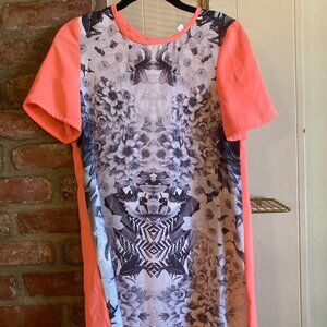 Finders Keepers hot pink patterend Tshirt dress (SM)